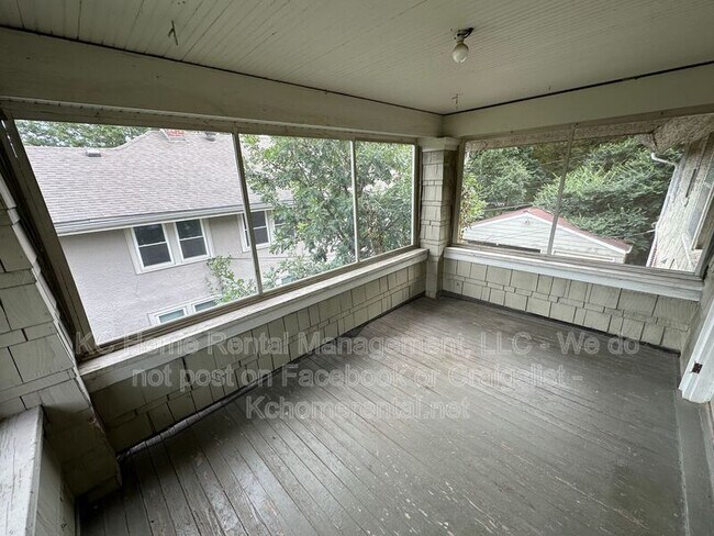 Building Photo - 207 W 51 Terrace
