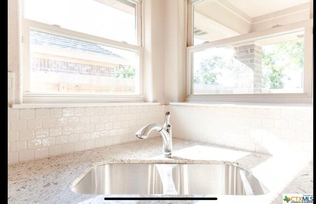 Building Photo - 2613 Crystal Ann Dr