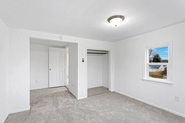 Building Photo - 1518 7th St