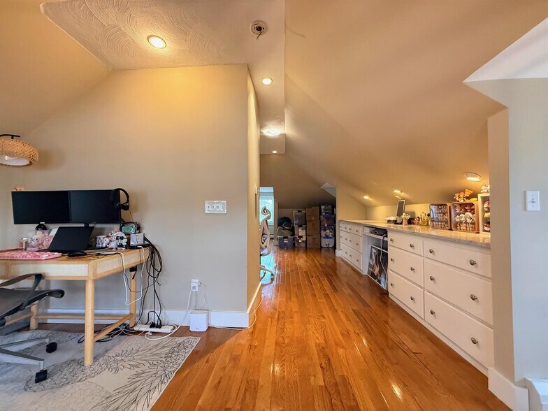 Building Photo - 119 Central St