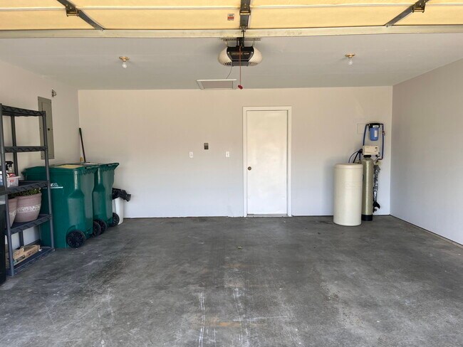 Building Photo - 237 N Wilmington Ln