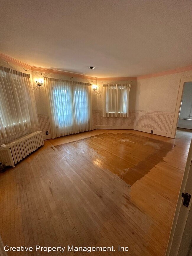 Building Photo - 3 br, 2.5 bath House - 300 9th St SE