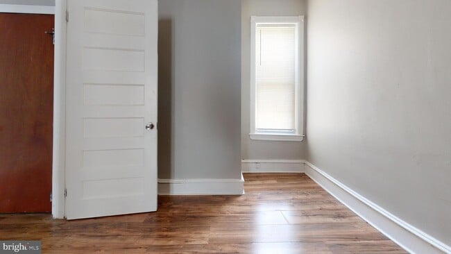 Building Photo - 44 N Yewdall St