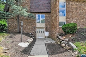 Building Photo - 31 Home Pl