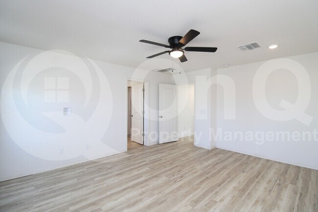 Building Photo - 7549 N 125th Dr
