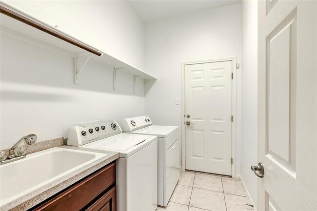 Building Photo - 116 Azimuth Dr
