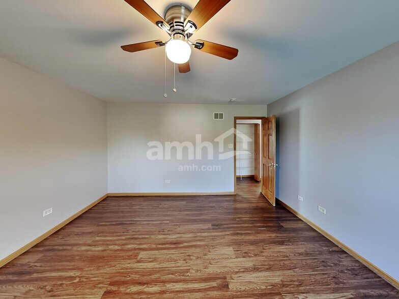 Building Photo - 5209 Sunmeadow Dr