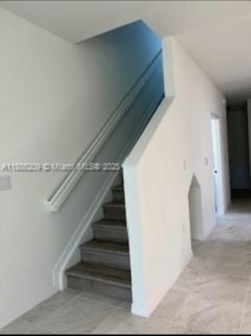 Building Photo - 6270 SW 47th Ct