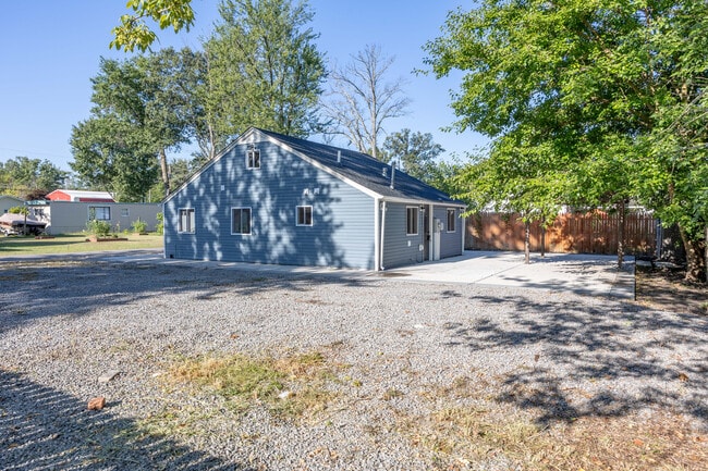 Building Photo - 225 Bentz Ave