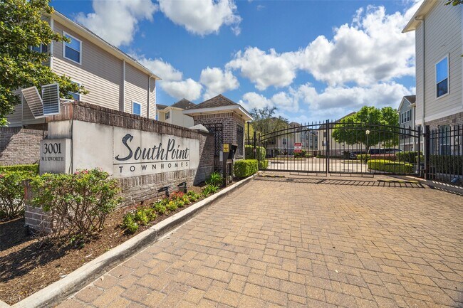 Building Photo - 3001 Murworth Dr