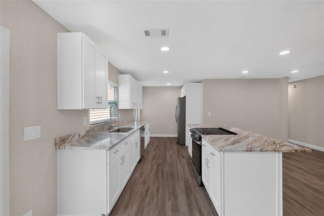 Building Photo - 3701 Feather Dr