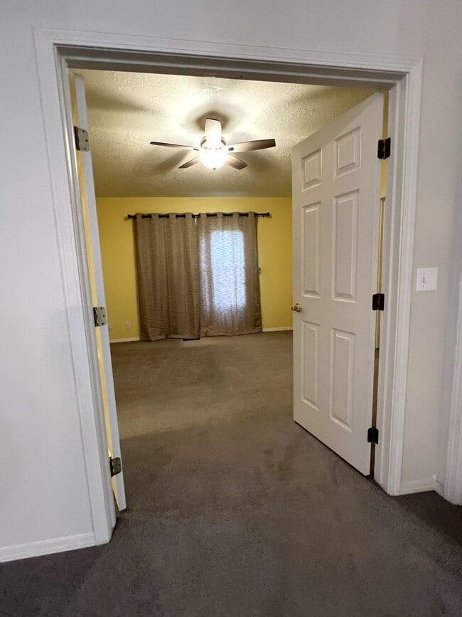 Building Photo - Adorable 3 bed 2 bath home in the Coventry Manor Subdivision just off W State St and N Hartford.