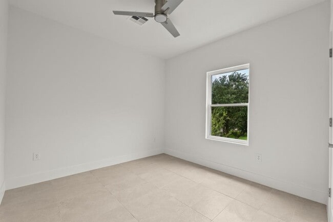 Building Photo - 510 2nd St