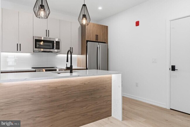 Building Photo - 203 S 13th St