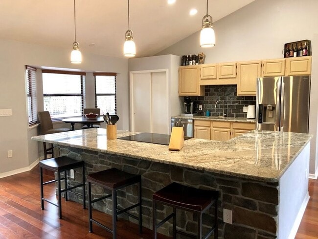 Building Photo - Beautifully Renovated Home in The Reserve!