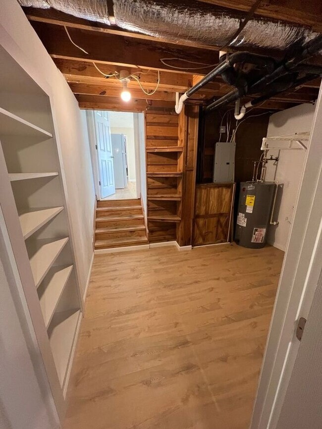 Building Photo - Charming 3 Bedroom, 2 Bath Split-Level Ran...