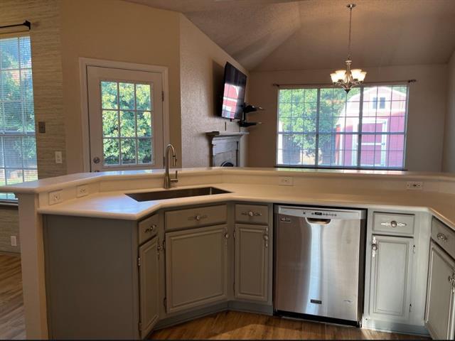 Building Photo - 4611 Shorewood Dr