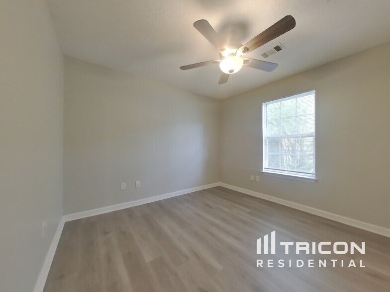 Building Photo - 5665 Chrys St