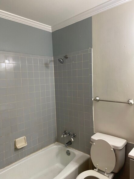 Building Photo - 1433 Kew Gardens Dr