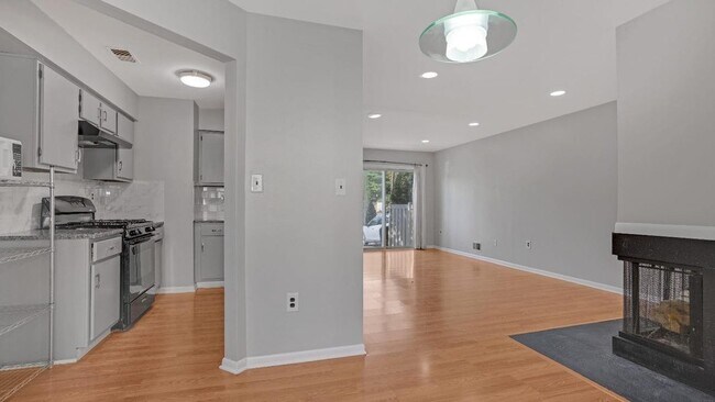 Building Photo - 1090 Schmidt Ln