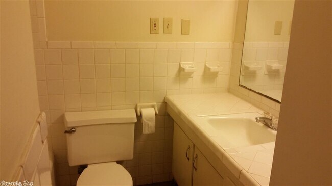 Building Photo - 200 N Fillmore St