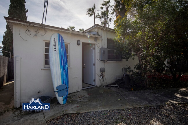 Building Photo - 2112 Thomas Ave