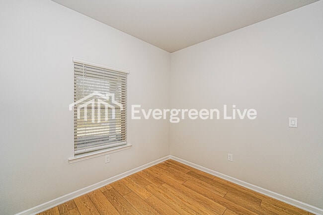 Building Photo - 301 Pond Spg Dr