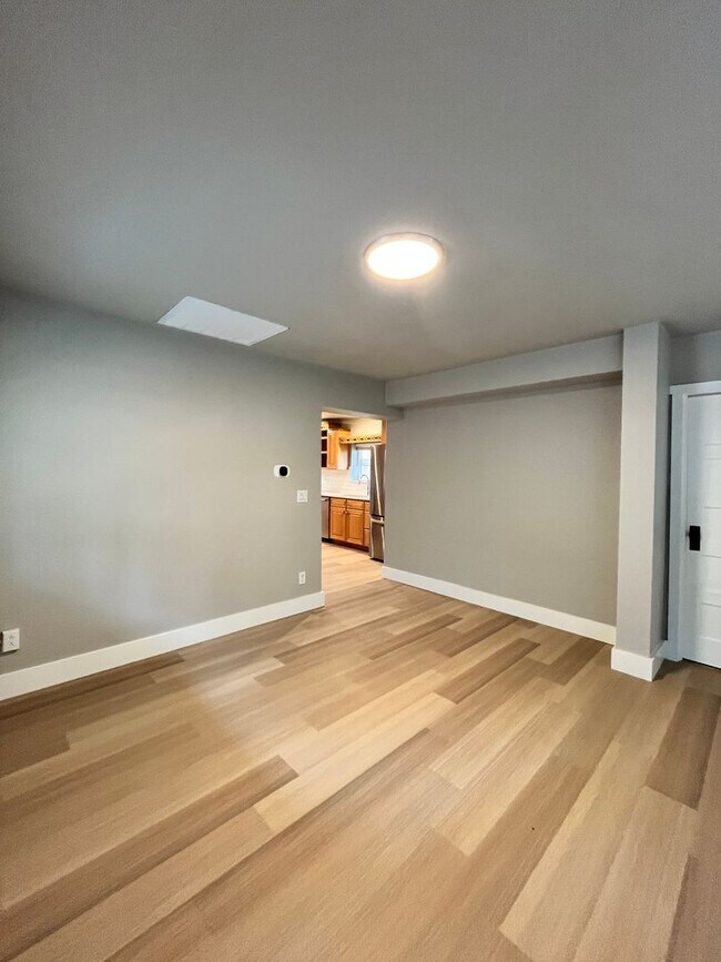 Building Photo - 1410 SE River Forest Rd