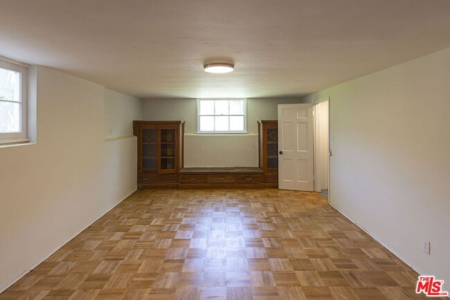 Building Photo - 2547 Canyon Dr