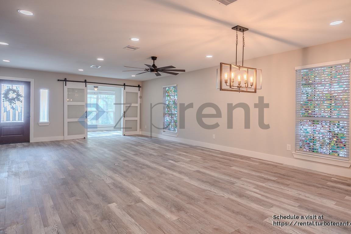 Building Photo - 722 Riveredge Dr