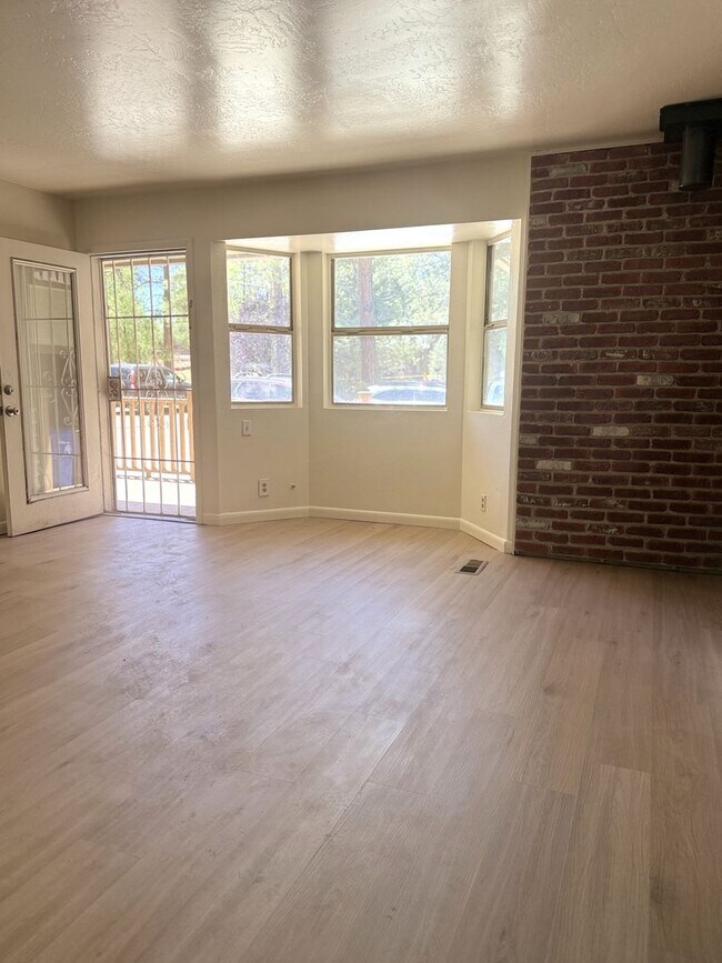 Building Photo - 812 Coronado Ave