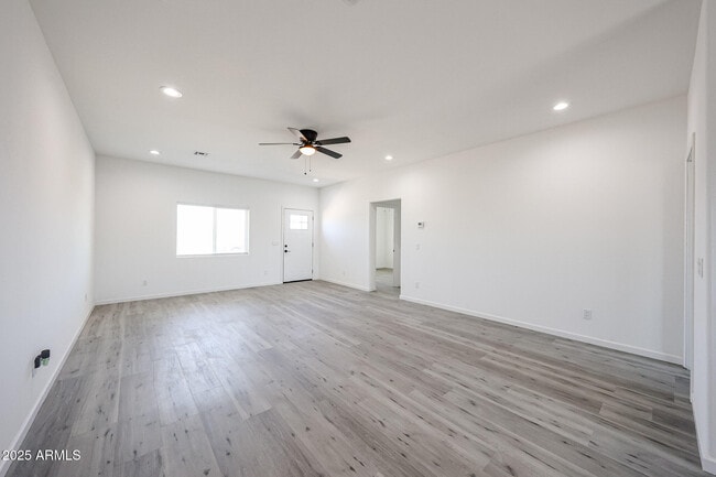 Building Photo - 22337 W Dove Valley Rd