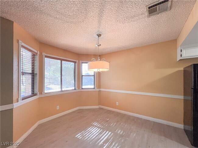 Building Photo - 2700 Baycliff Ct