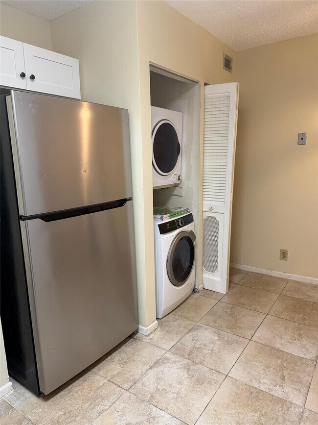 Building Photo - 7410 Woodmont Terrace