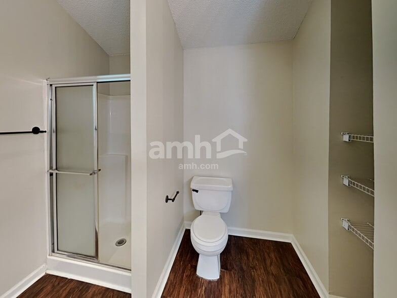 Building Photo - 1017 Queensbury Run