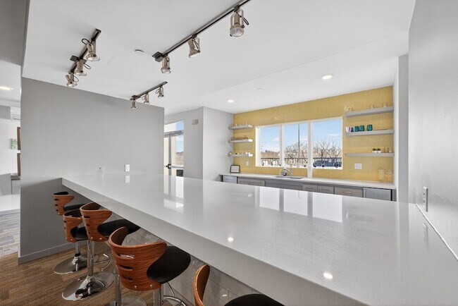 Building Photo - 400 Herron Dr
