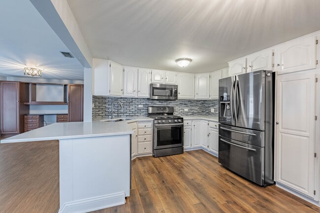 Building Photo - 8912 S Ryan Rd