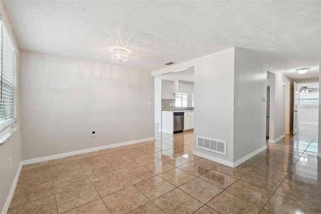 Building Photo - 3600 Umber Rd