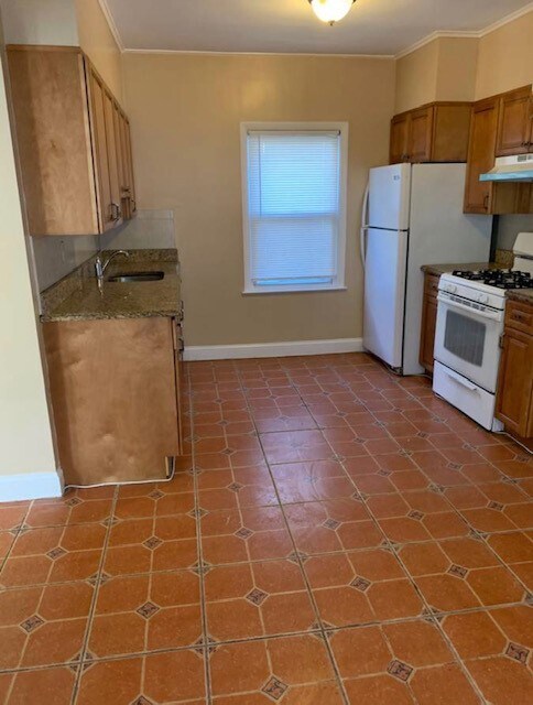 Kitchen - 100 Park Ave