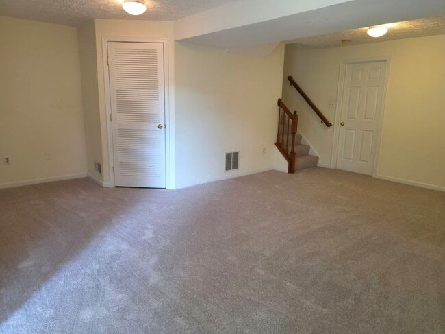 Building Photo - 705 Pine Drift Dr