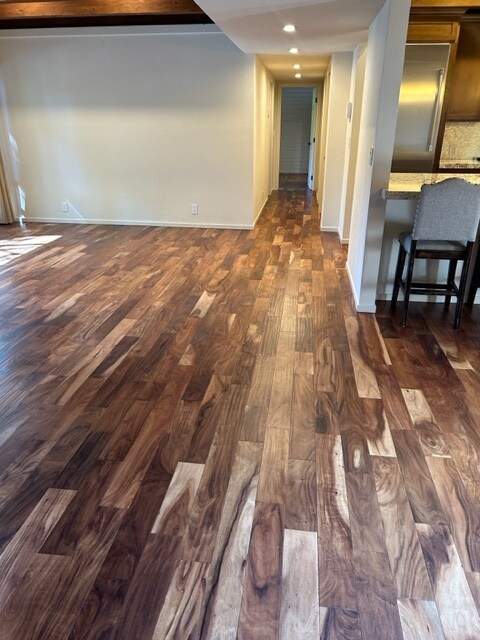 Building Photo - 120 Country Club Dr