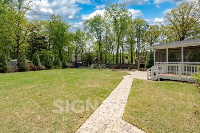 Building Photo - 6232 Sioux Ln