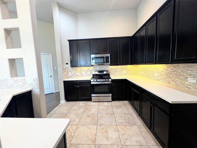 Building Photo - 613 Palmilla St