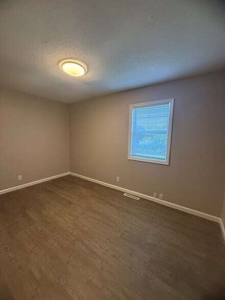 Building Photo - 1602 Kings Way