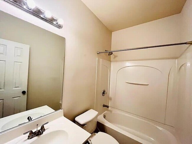 Building Photo - 4668 Creekside Villas Way