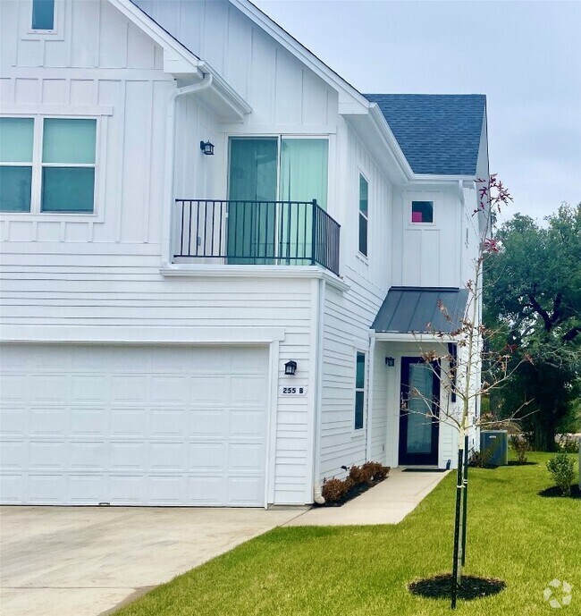 Building Photo - 255 Lourdes Ct