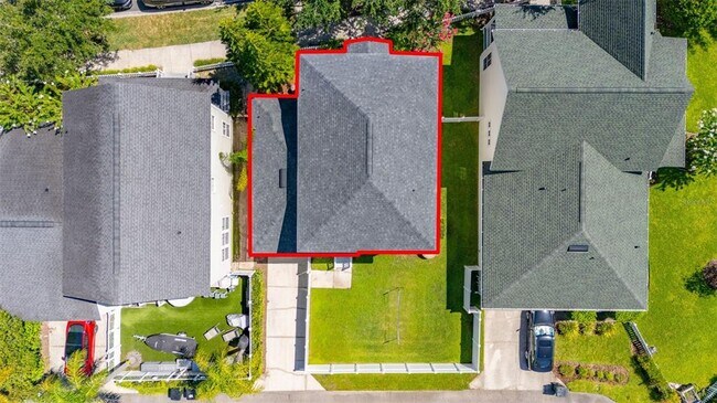 Building Photo - 212 Ficus St