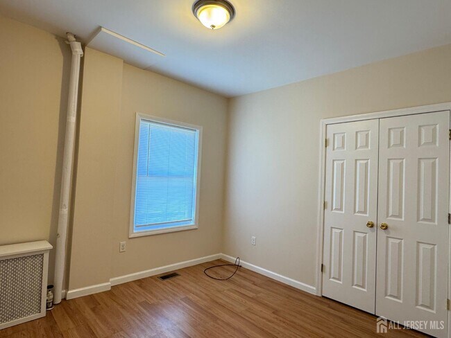 Building Photo - 154 George St