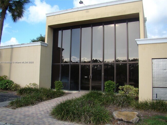 Building Photo - 2801 SW 87th Ave