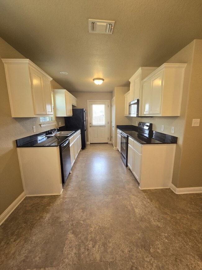 Building Photo - Spacious 3 Bedroom, 2 Bath Duplex for Rent...
